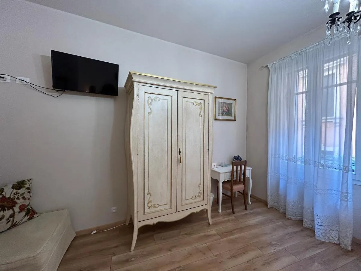 Sofia Rooms Verona 0*,  İtalya